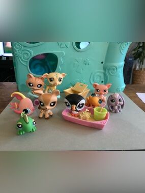 Littlest Pet Shop Multi-Pack Incomplete Set 9/10 Pets With Accessories